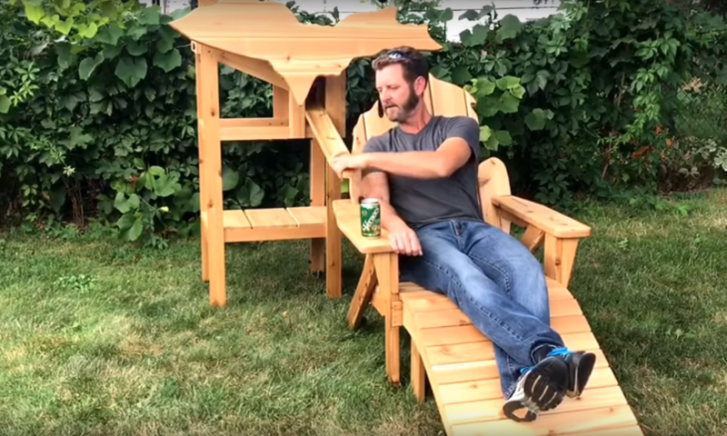Man op bierstoel